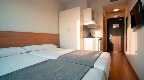 Habitación Doble con zona de cocina - 1 o 2 camas del hotel Vertice Roomspace Madrid. Foto 1