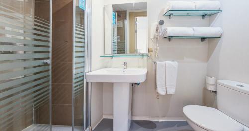 Habitación Doble - 1 o 2 camas del hotel Vertice Roomspace Madrid. Foto 4