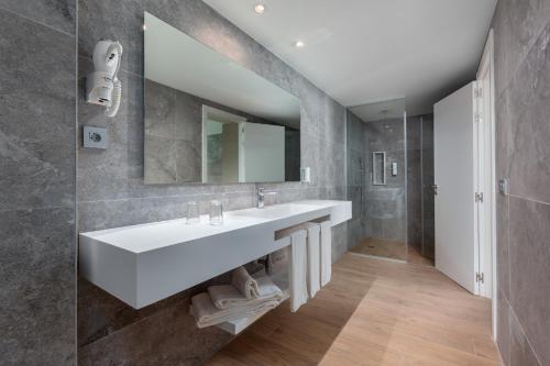 Suite Familiar del hotel Kumara Serenoa By Lopesan Hotels. Foto 3