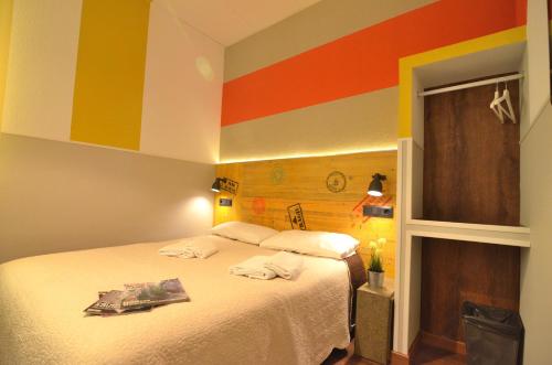 Habitación Doble con baño compartido del hotel Far Home Atocha. Foto 3