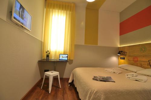 Habitación Doble con baño compartido del hotel Far Home Atocha. Foto 4