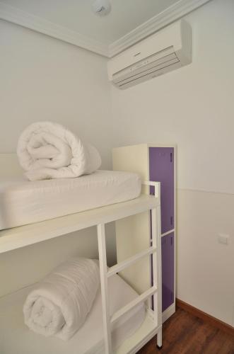 Habitación Doble Económica con baño compartido del hotel Far Home Atocha. Foto 3