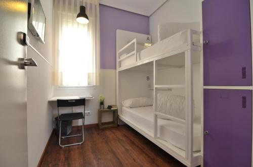 Habitación Doble Económica con baño compartido del hotel Far Home Atocha. Foto 4
