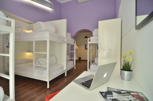 Cama en habitación compartida mixta - 12 camas del hotel Far Home Atocha
