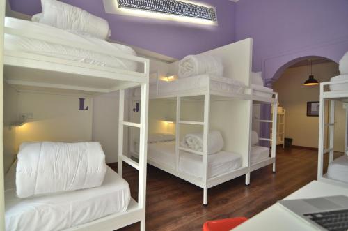 Cama en habitación compartida mixta - 12 camas del hotel Far Home Atocha. Foto 4