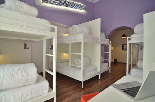 Cama en habitación compartida mixta - 12 camas del hotel Far Home Atocha. Foto 5
