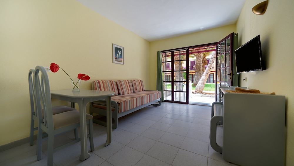 Bungalow superior del hotel Bungalows Maspalomas Oasis Club. Foto 6