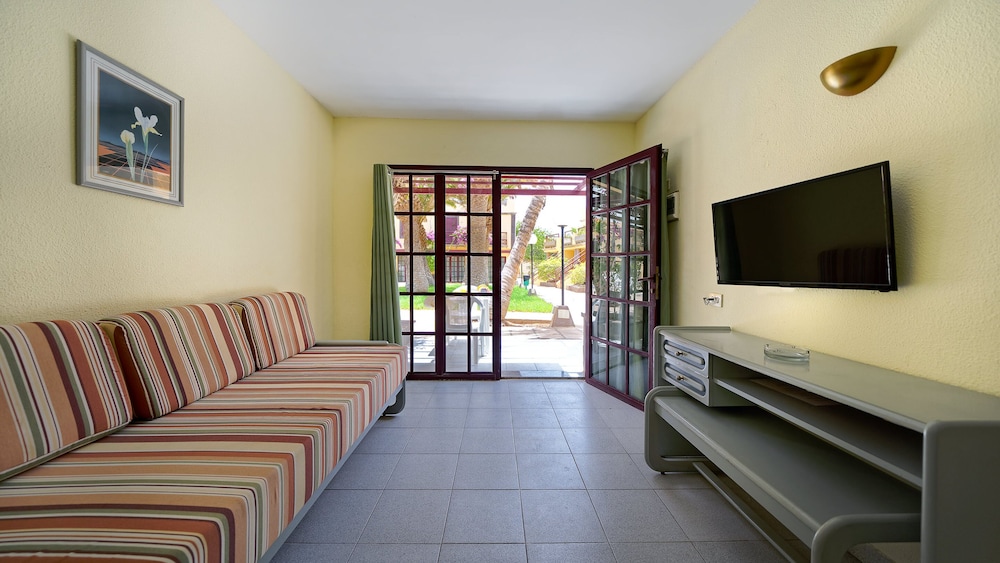 Bungalow superior del hotel Bungalows Maspalomas Oasis Club. Foto 22