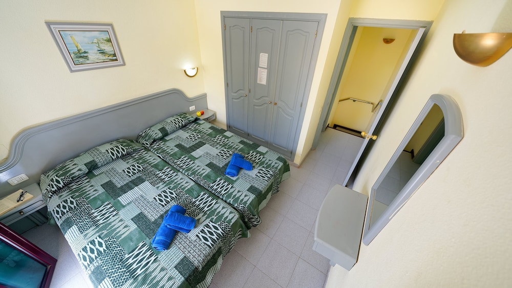 Bungalow superior del hotel Bungalows Maspalomas Oasis Club. Foto 4