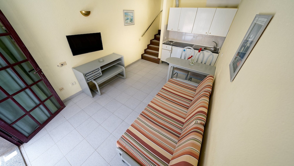 Bungalow superior del hotel Bungalows Maspalomas Oasis Club. Foto 5