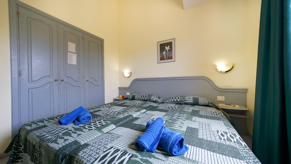 Bungalow superior del hotel Bungalows Maspalomas Oasis Club. Foto 11