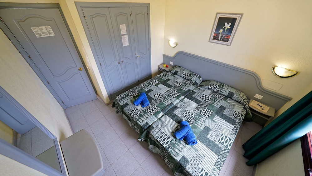 Bungalow superior del hotel Bungalows Maspalomas Oasis Club. Foto 14