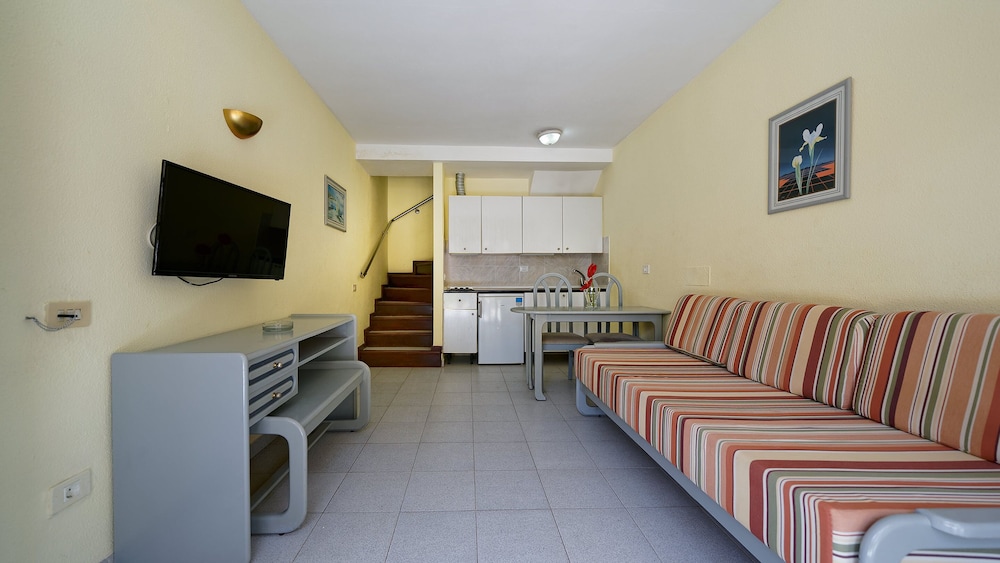 Bungalow superior del hotel Bungalows Maspalomas Oasis Club. Foto 18