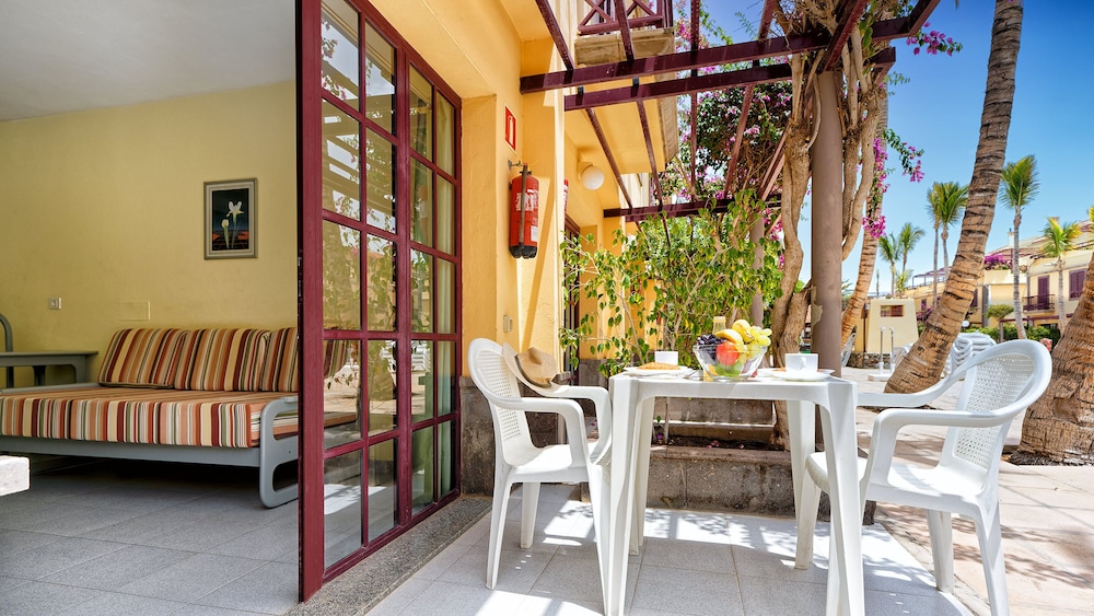 Bungalow superior del hotel Bungalows Maspalomas Oasis Club. Foto 19