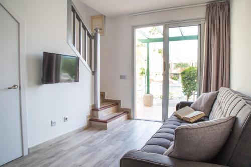 Apartamento Superior con vistas a la piscina del hotel Sun's Gardens. Foto 1