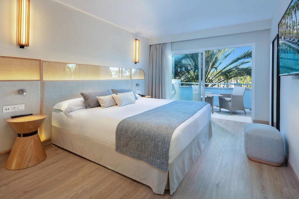 Suite Lujo Vista Piscina Balcón o Terraza 1 Cama queen del hotel Maspalomas Princess. Foto 3