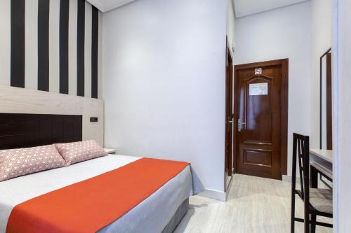 Habitación Doble del hotel Castilla I - Atocha. Foto 2