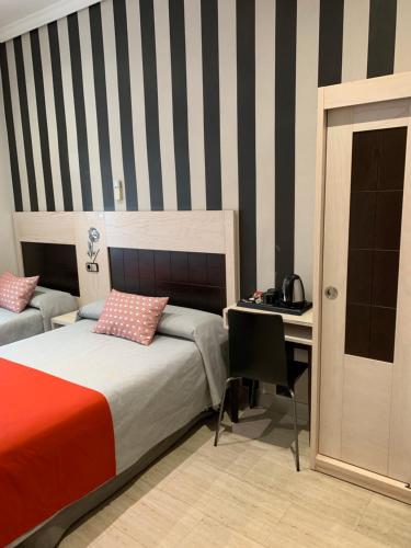 Habitación Doble - 2 camas del hotel Castilla I - Atocha. Foto 8