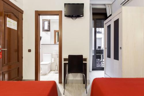 Habitación Doble - 2 camas del hotel Castilla I - Atocha. Foto 12