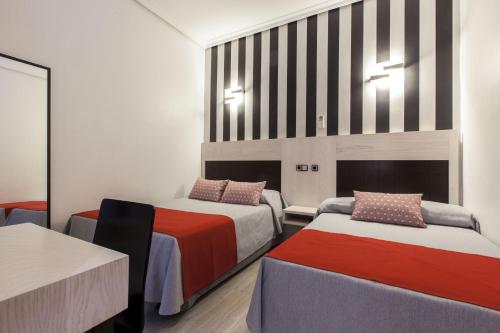 Habitación Doble - 2 camas del hotel Castilla I - Atocha. Foto 15