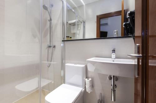 Habitación Triple del hotel Castilla I - Atocha. Foto 12