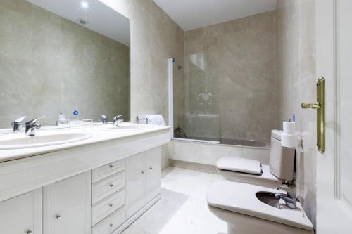 Habitación Familiar del hotel Castilla Ii - Puerta Del Sol. Foto 16