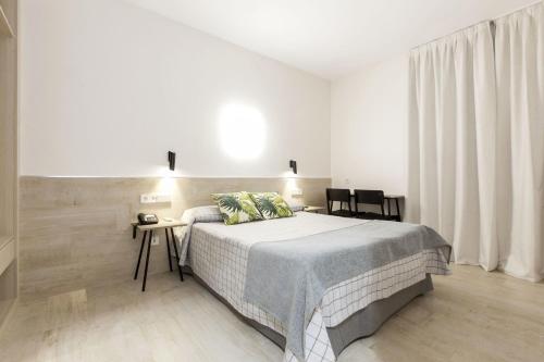 Habitación Doble del hotel Castilla Ii - Puerta Del Sol. Foto 17