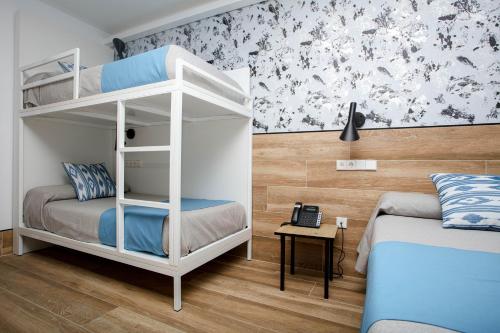 Habitación Triple del hotel Castilla Ii - Puerta Del Sol. Foto 5