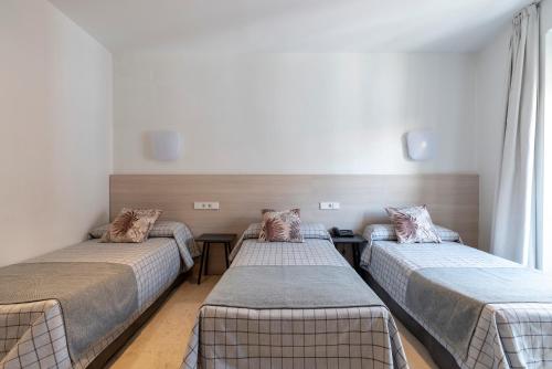 Habitación Triple del hotel Castilla Ii - Puerta Del Sol. Foto 11
