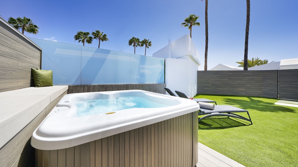 Habitación Deluxe Jardín Privado y Jacuzzi One Night del hotel Club Maspalomas Suites and Spa - Adults Only. Foto 6