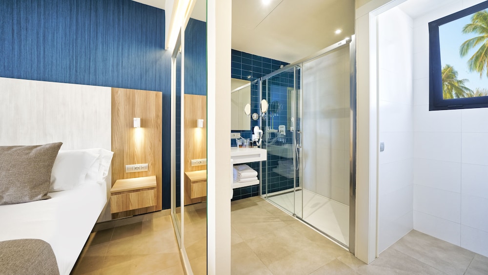 Habitación Deluxe Jardín Privado y Jacuzzi One Night del hotel Club Maspalomas Suites and Spa - Adults Only. Foto 9