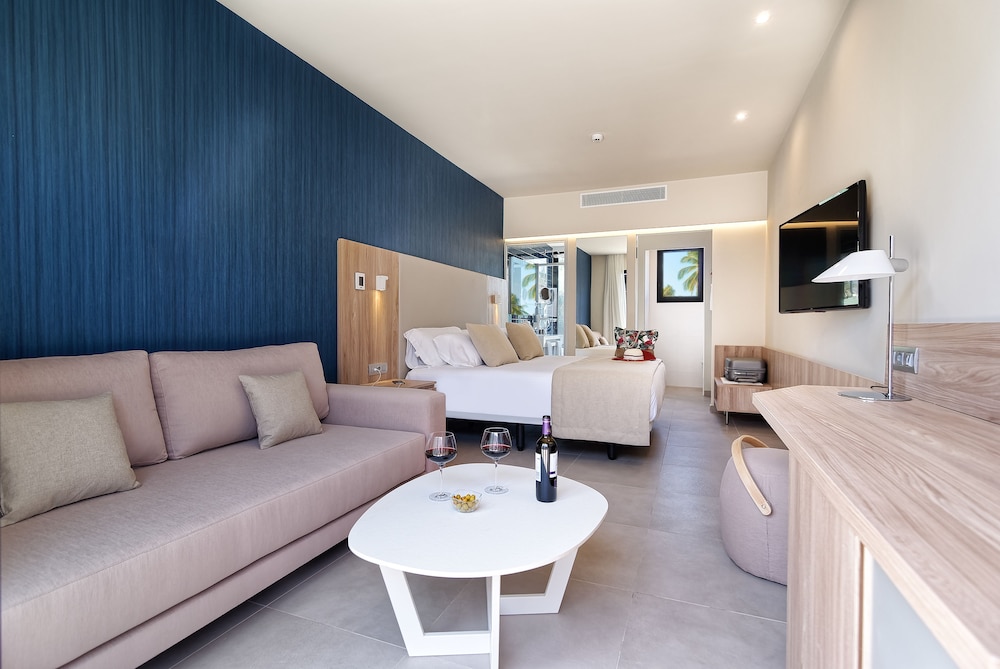 Habitación Deluxe Jardín Privado y Jacuzzi del hotel Club Maspalomas Suites and Spa - Adults Only