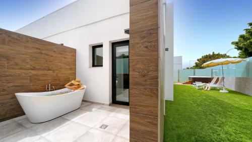 Habitación Doble Superior del hotel Club Maspalomas Suites and Spa - Adults Only. Foto 5