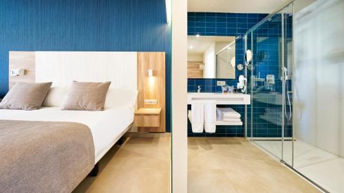 Habitación Doble Deluxe con cama balinesa del hotel Club Maspalomas Suites and Spa - Adults Only