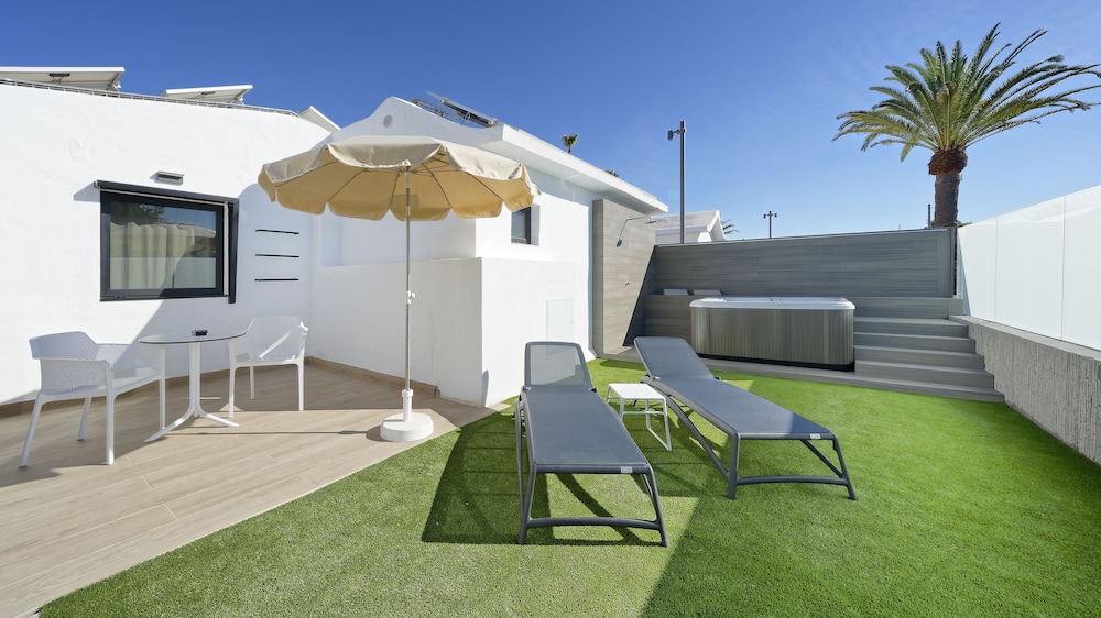 Junior Suite Jardín Privado y Jacuzzi del hotel Club Maspalomas Suites and Spa - Adults Only. Foto 8