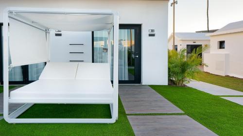 Habitación Doble Deluxe con cama balinesa del hotel Club Maspalomas Suites and Spa - Adults Only. Foto 6