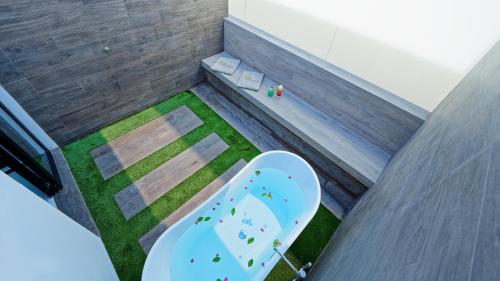 Habitación Doble Deluxe con bañera exterior del hotel Club Maspalomas Suites and Spa - Adults Only. Foto 7