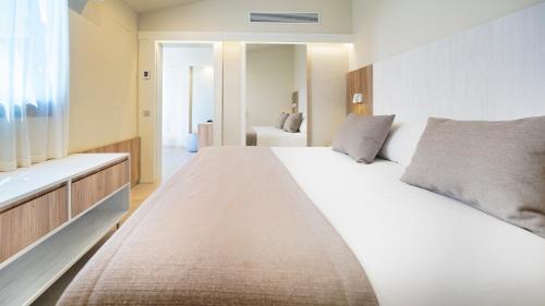 Junior suite Vista Jardin 1 Cama super king del hotel Club Maspalomas Suites and Spa - Adults Only. Foto 6