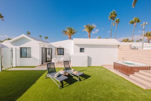 Junior suite Lujo Vista Jardin Jacuzzi 1 Cama super king del hotel Club Maspalomas Suites and Spa - Adults Only. Foto 15