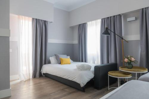 Habitación Triple del hotel Velázquez 45 by Pillow