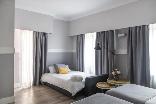 Habitación Triple del hotel Velázquez 45 by Pillow. Foto 4