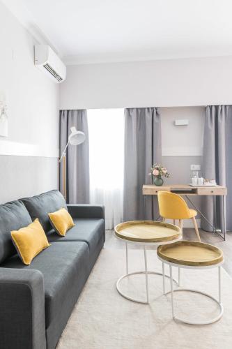 Habitación doble con balcón del hotel Velázquez 45 by Pillow. Foto 1