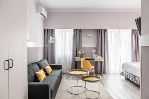 Habitación doble con balcón del hotel Velázquez 45 by Pillow. Foto 3