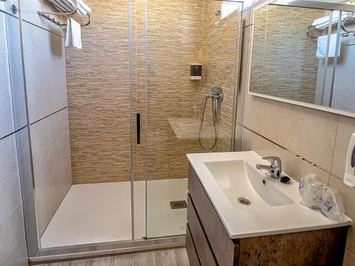 Habitación Triple Estándar del hotel Real Aranjuez. Foto 2