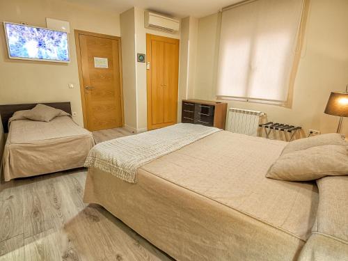 Habitación Triple Estándar del hotel Real Aranjuez. Foto 5