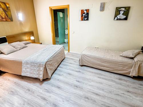 Habitación Triple Estándar del hotel Real Aranjuez. Foto 7