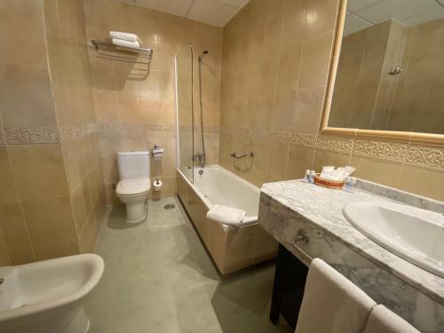 Habitación Doble con Terraza del hotel Equo Aranjuez. Foto 5