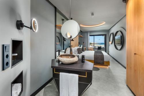 Habitación Doble Superior del hotel Faro, A Lopesan Collection - Adults Only. Foto 1