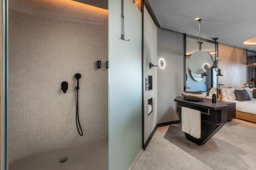 Habitación Doble Superior del hotel Faro, A Lopesan Collection - Adults Only. Foto 3