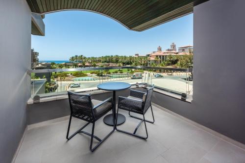 Habitación Doble Deluxe del hotel Faro, A Lopesan Collection - Adults Only. Foto 6